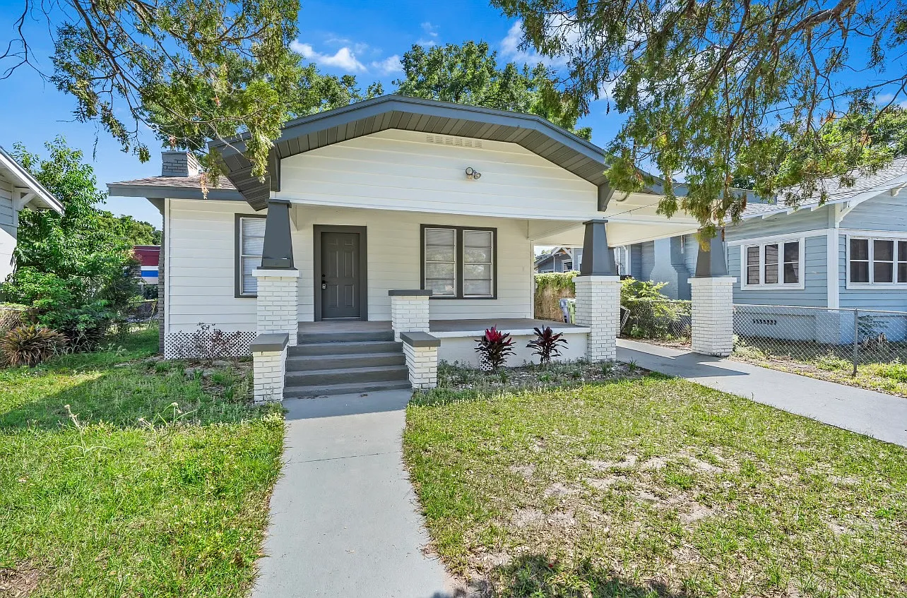 417 E Hugh St — Photo 1