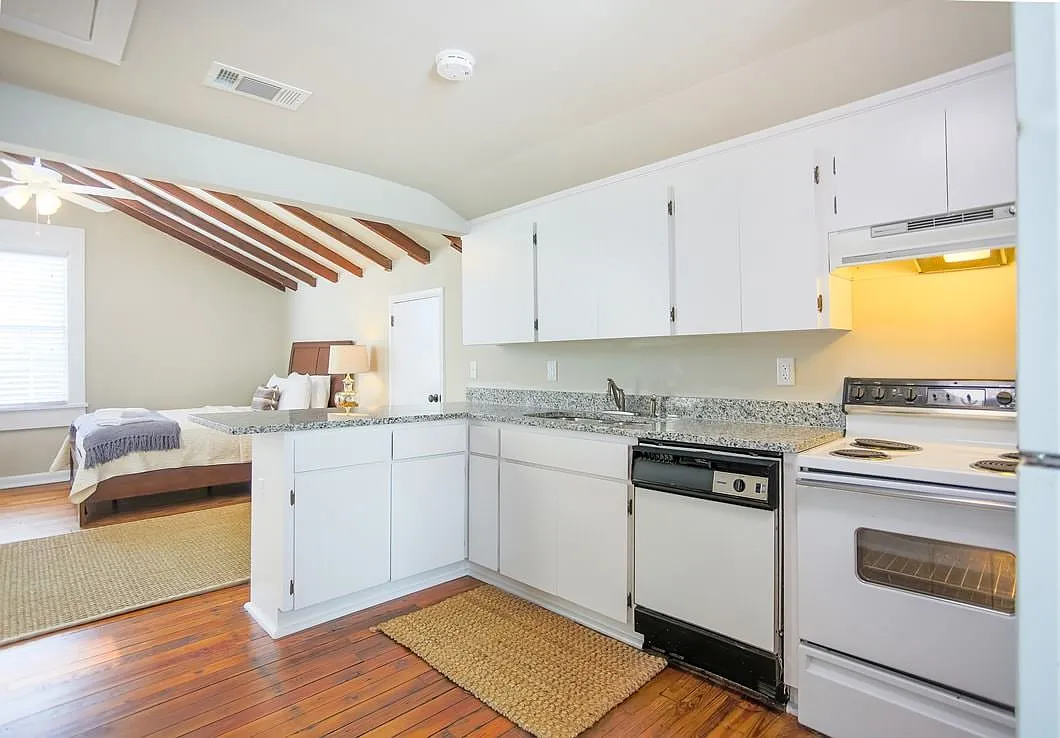 Studio, 450 sqft, $1,800 — Photo 4