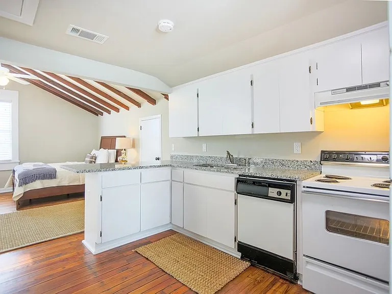 124 E Liberty St #D — Photo 3