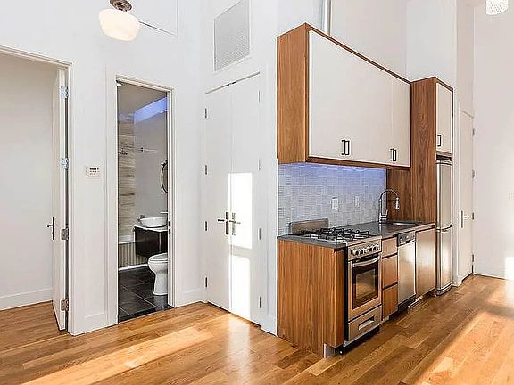 2nd image of 949 Willoughby Ave APT 215