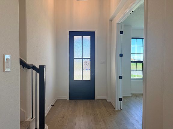 14815 Mission Ave Interior Image 4