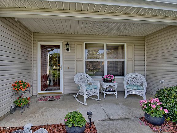 3rd image of 3025 Burbank Ln