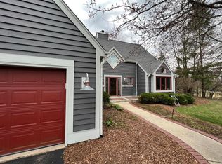 11830 N Country Ln, Mequon, WI 53092