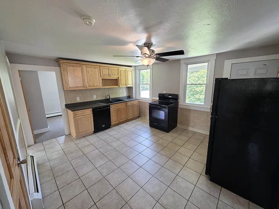  1573 Centerville Rd 2ndflr 3b/1b Heatincluded Balcony! Freshpaint