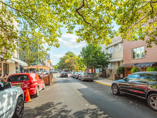 909 Lorimer Street image 13 of 15