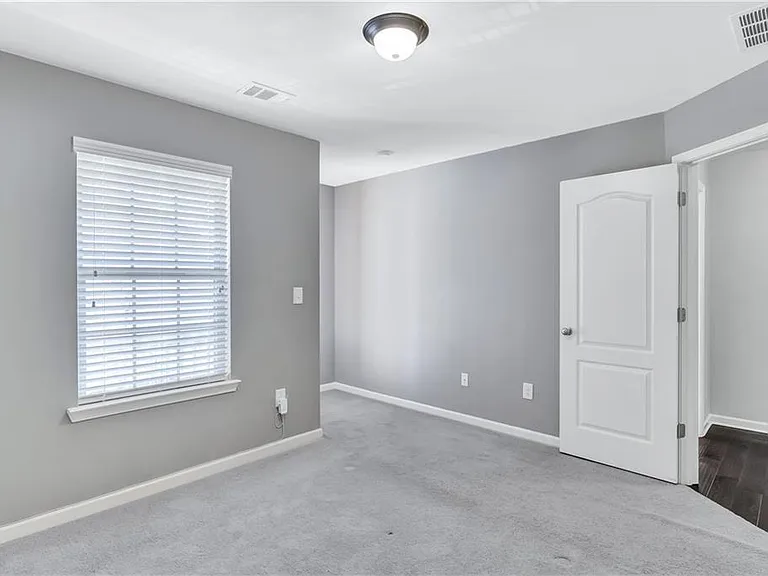 330 Avalon Sq — Photo 34