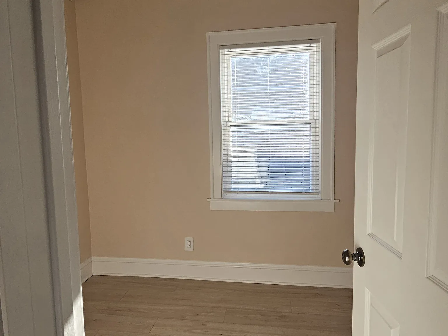 2 bed, 1000 sqft, $1,700 — Photo 2