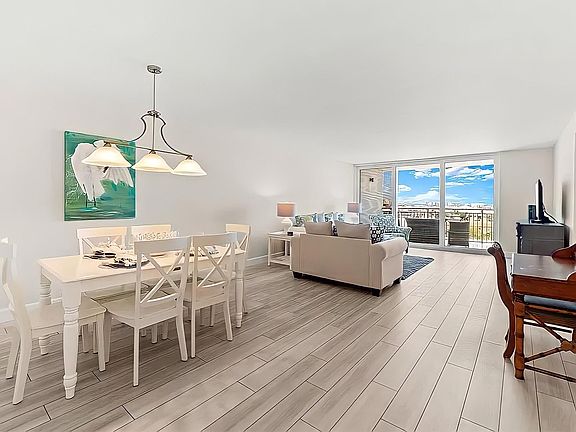 4th image of 675 S Gulfview Blvd