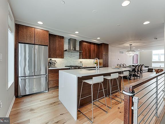 2nd image of 612 N Galloway St