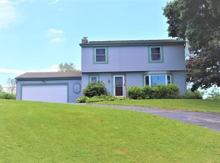 21725 W Ann Louise Ct, New Berlin, WI 53146