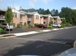 675 Sparrow Ln, Langhorne, PA 19047