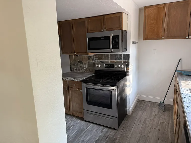 2816 W Averill Ave — Photo 4