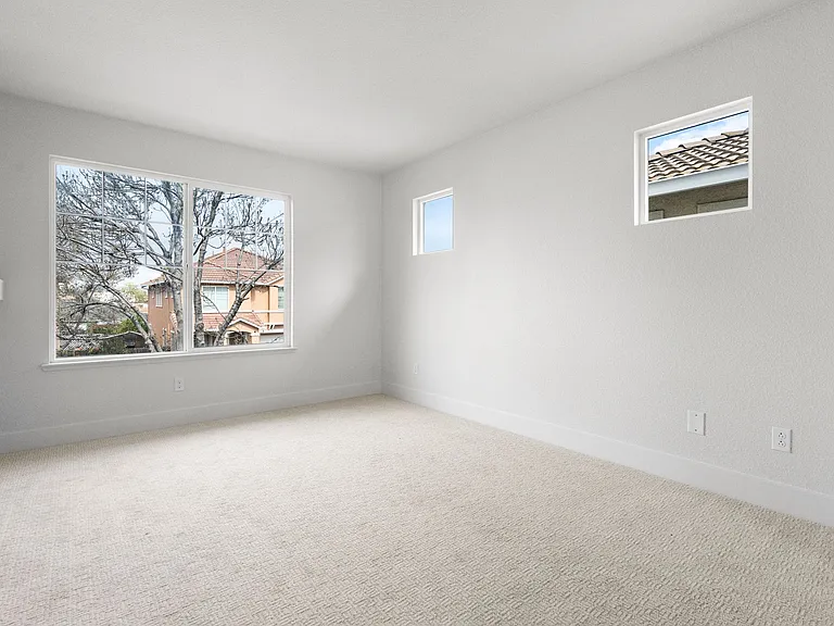 527 Scudero Cir — Photo 13