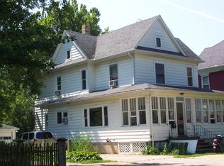 518 1/2 College Ave, Dekalb, IL 60115