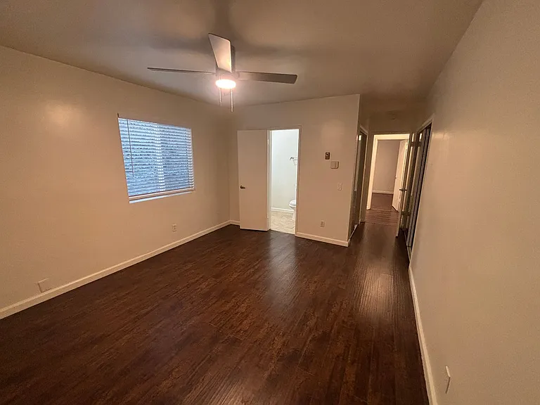 825 S 6th St — Photo 14