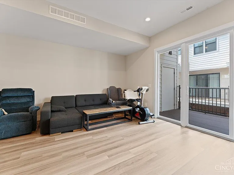 3906 Edwards Rd #B — Photo 9