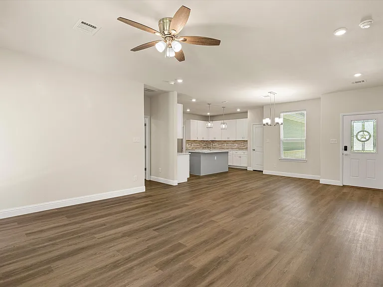 2414 Forest Hill Ln — Photo 14