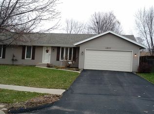 8233 Tetterhall Ln, Machesney Park, IL 61115