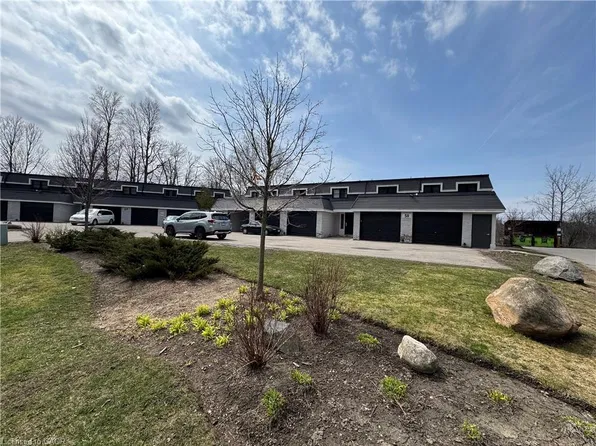 511 Quiet Pl #4, Waterloo, ON N2L 5L6