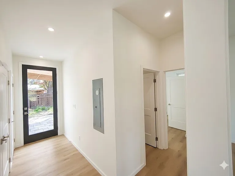 746 NE Revere Ave — Photo 5