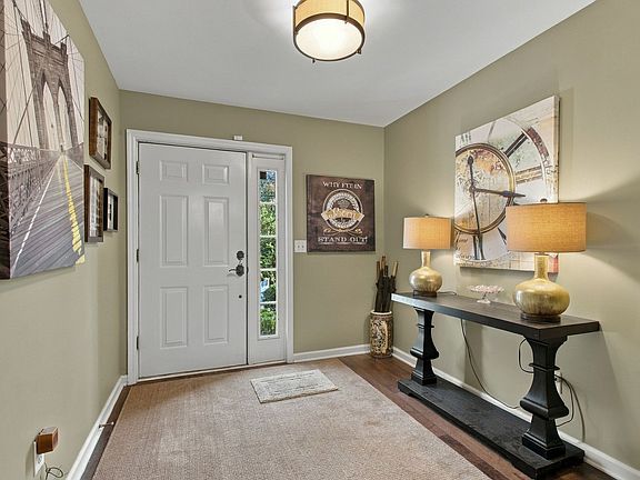 3rd image of 487 Huntington Ridge Dr