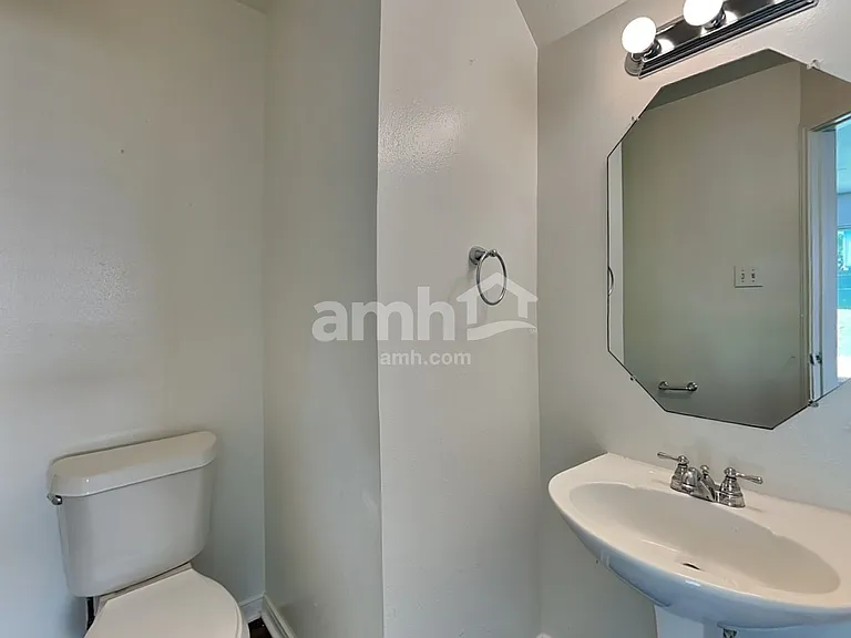 5349 Yale Dr — Photo 10