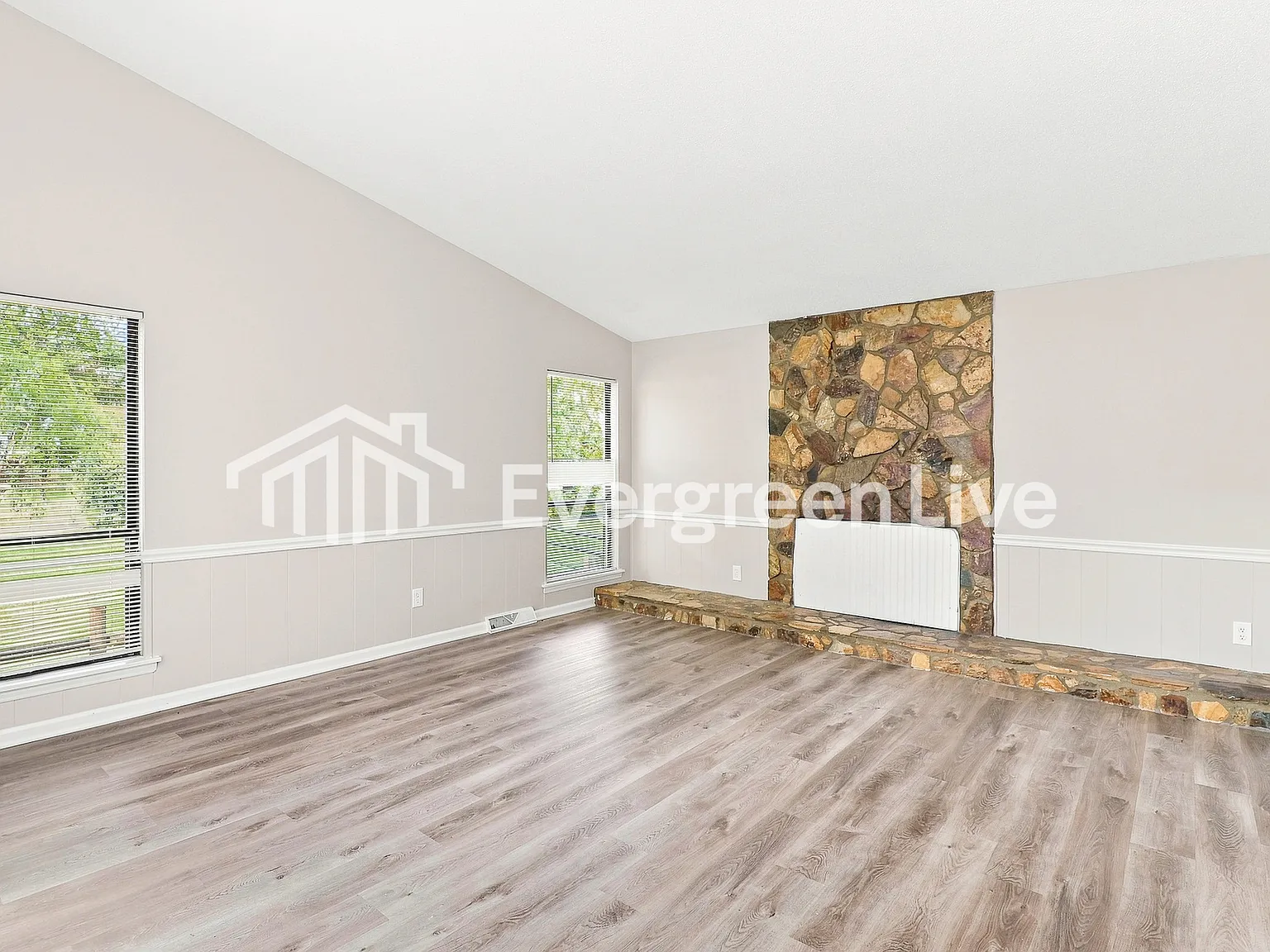 3 bed, 2.0 bath, 1467 sqft, $2,195 — Photo 2
