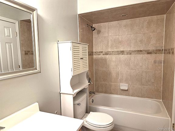 5th image of 18 Pavilion Ridge Way Unit 16