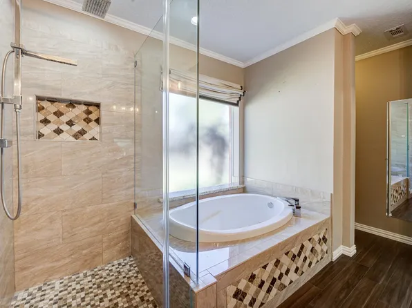 18818 Woodbreeze Dr, Humble, TX 77346