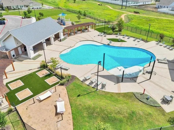 135 Chesterfield Dr, Kyle, TX 78640
