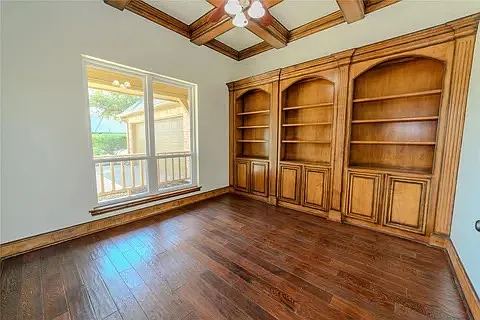 1604 High Point Dr — Photo 3