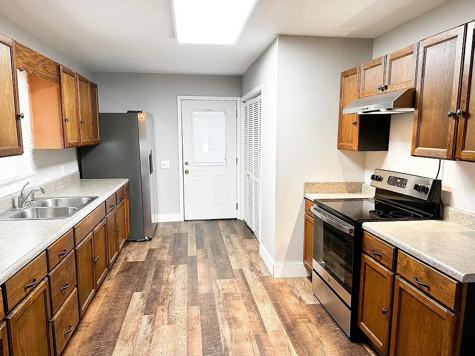 6 Keystone Dr