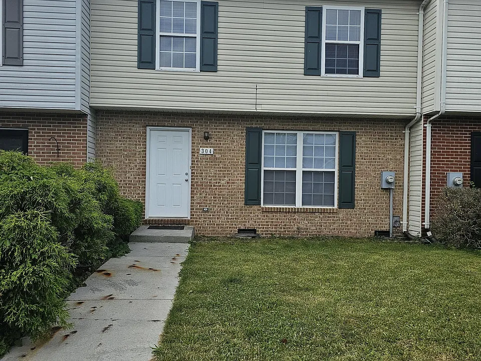 304 Emily Ln
