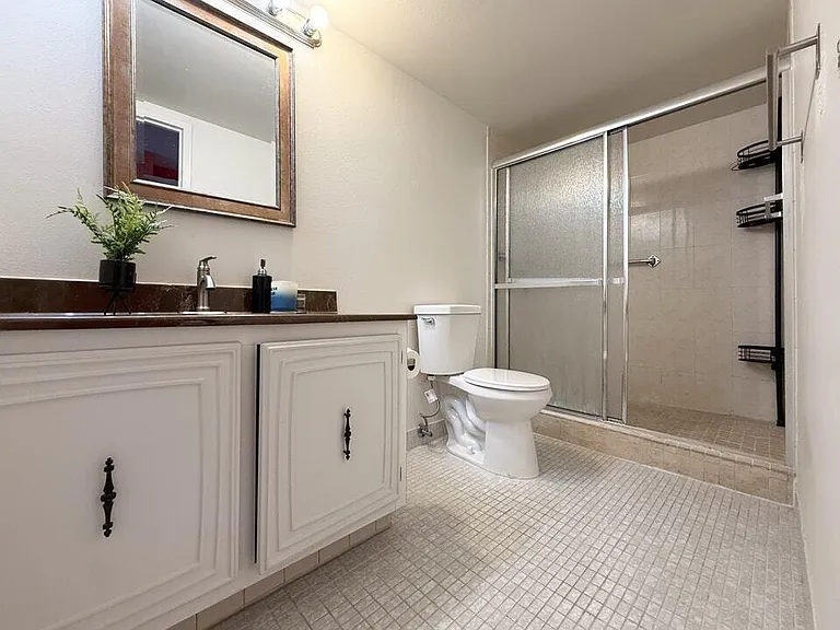 800 Parkview Dr #823 — Photo 14