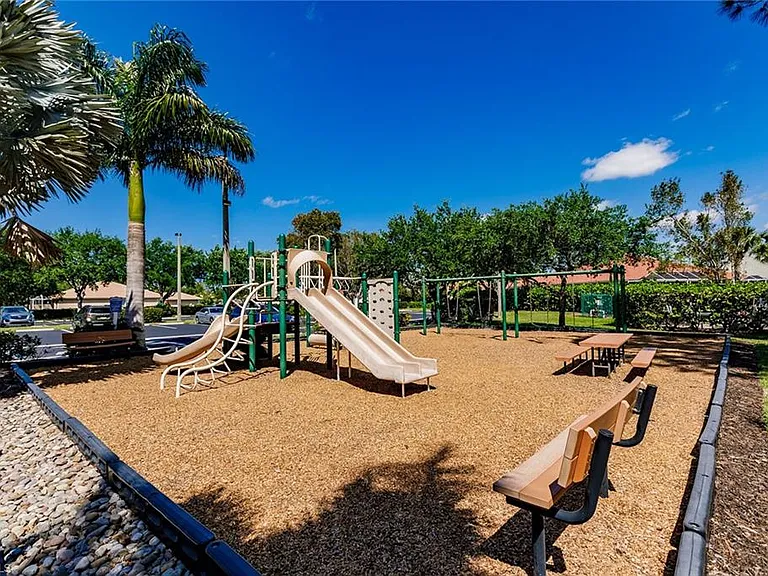 7859 Berkshire Pines Dr — Photo 48