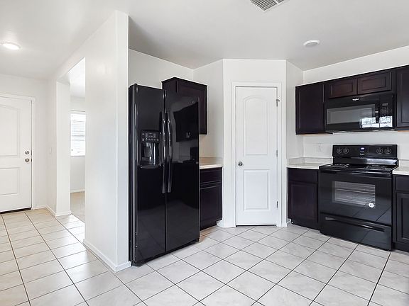 5th image of 8562 S 253rd Ave