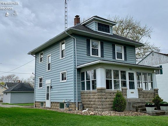 4th image of 810 Park St
