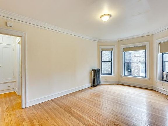 3rd image of 5847 S Blackstone Ave APT 109