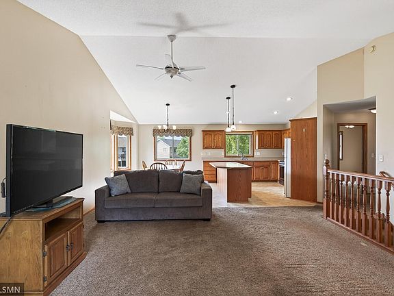 5th image of 346 E Century St