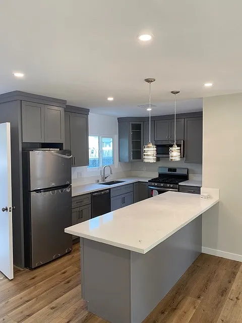 3 bed, 1040 sqft, $4,000 — Photo 3