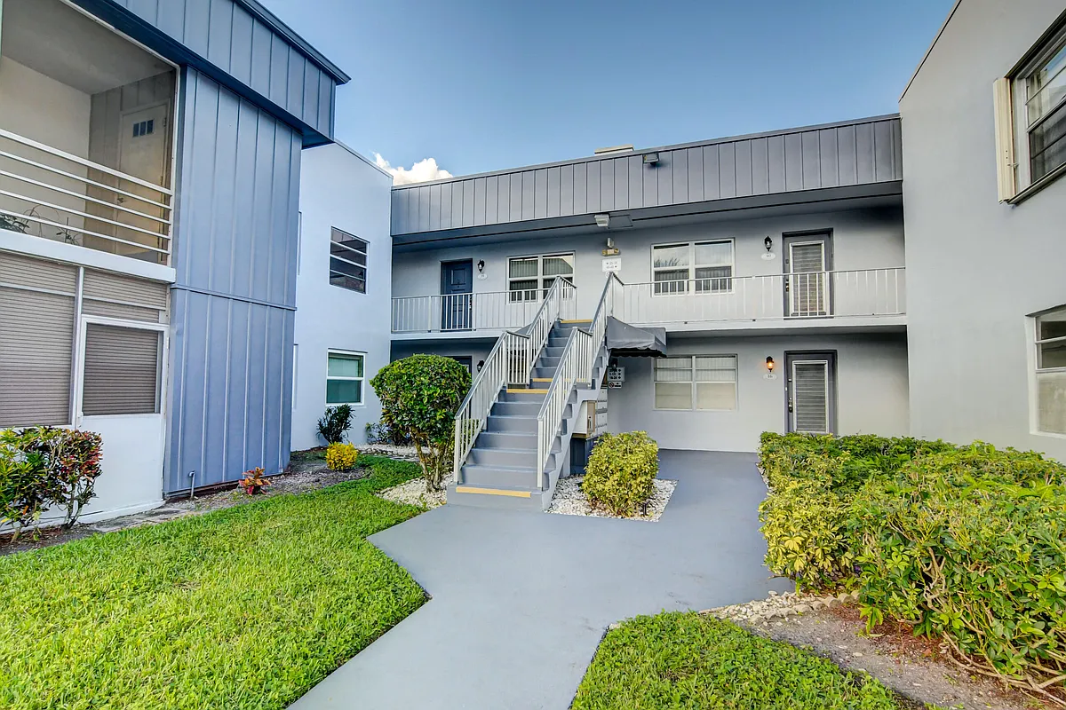 Building Photo - 42 Burgundy Dr #A