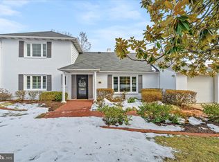 309 Crown View Dr, Alexandria, VA 22314