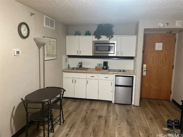 1088 Bishop St APT 3809, Honolulu, HI 96813