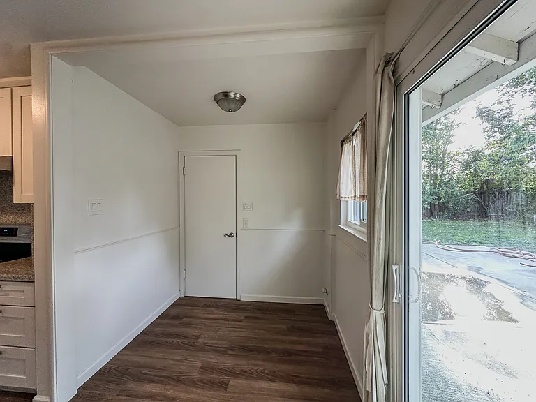 1912 Maybelle Dr — Photo 18