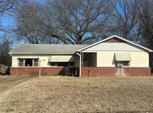 1725 E Elm Ln, Okmulgee, OK 74447