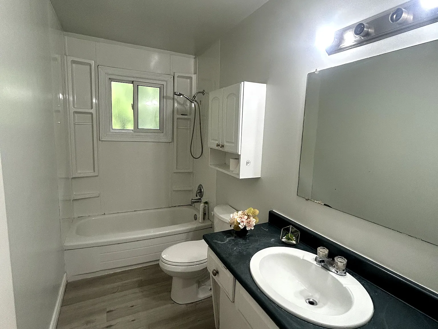3 bed, $2,200 — Photo 4