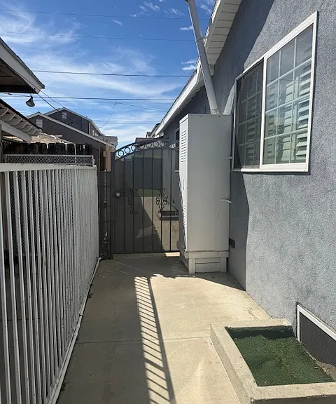117 N Barbara Ave — Photo 3