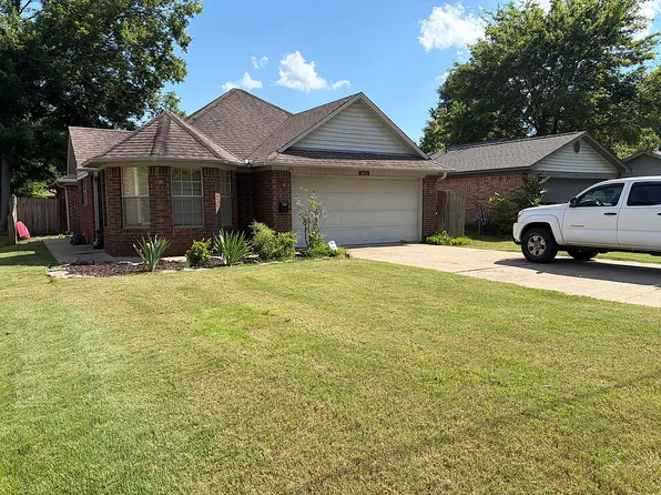 2021 Cross St, Conway, AR 72034