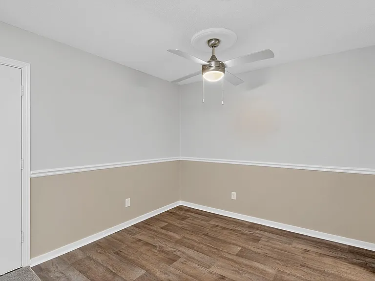 Sawbranch Apartments — Photo 47