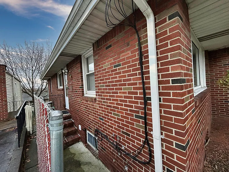 34 Burns Ave #1 — Photo 10